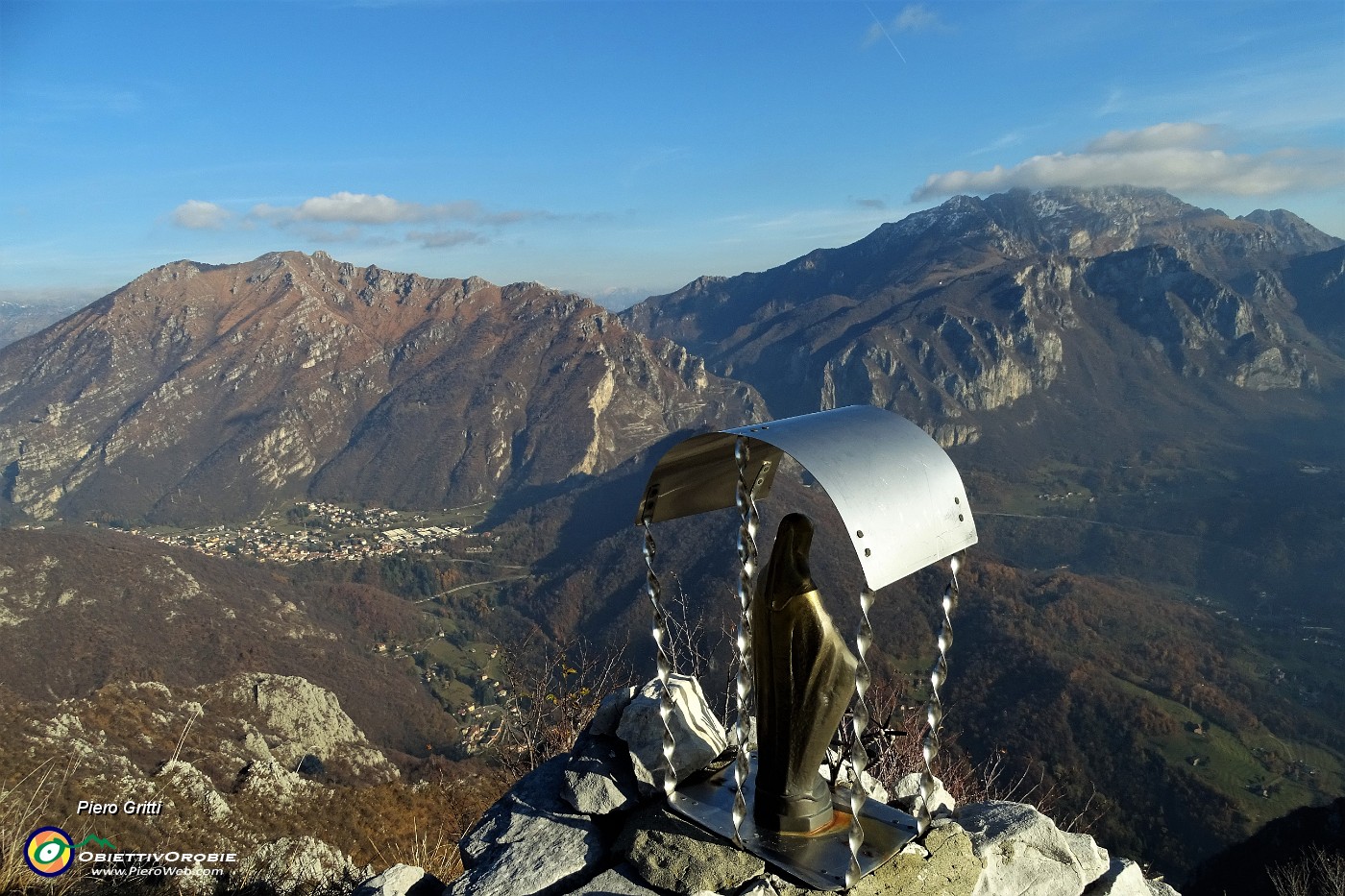 70 Alla Madonnina del Corno Regismondo con vista in Resegone e Due Mani.JPG